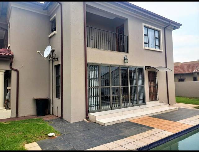 6 BEDROOM HOUSE FOR SALE IN KLIPPOORTJIE